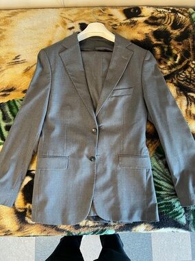 Zane Gray Two-Button Notch Lapel Suit Jacket